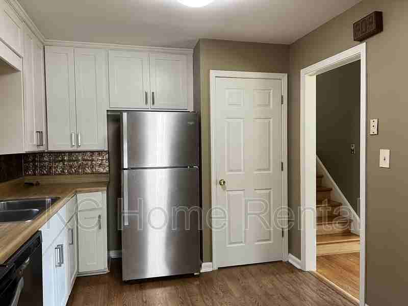 6710 Hadley St - Photo 3 of 32
