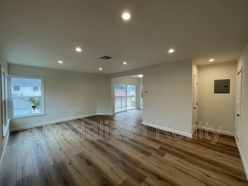 3217 Downing Ave - Photo 2 of 9