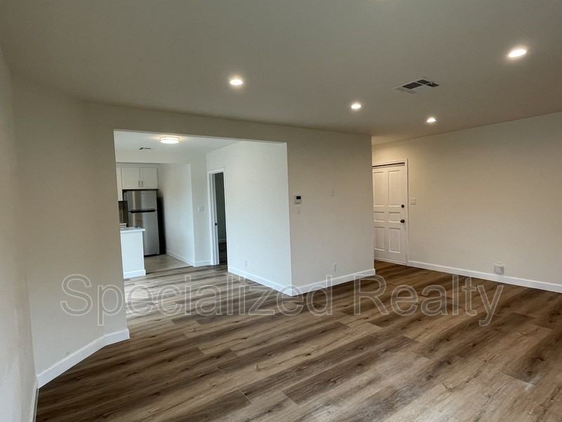 3217 Downing Ave - Photo 3 of 9