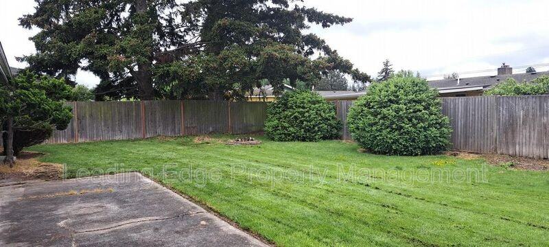 1012 S 18th St - Photo 3 of 8