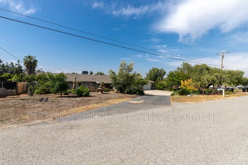 18371 Gentian Ave - Photo 2 of 50