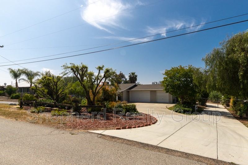 18371 Gentian Ave - Photo 3 of 50