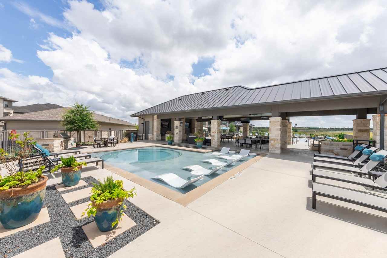 Hawthorne at Blanco Riverwalk - Photo 6 of 47