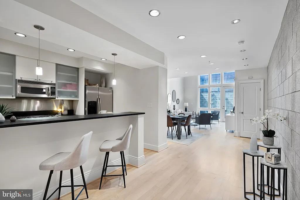 1918 12th St Nw #1 - Photo 4 of 35