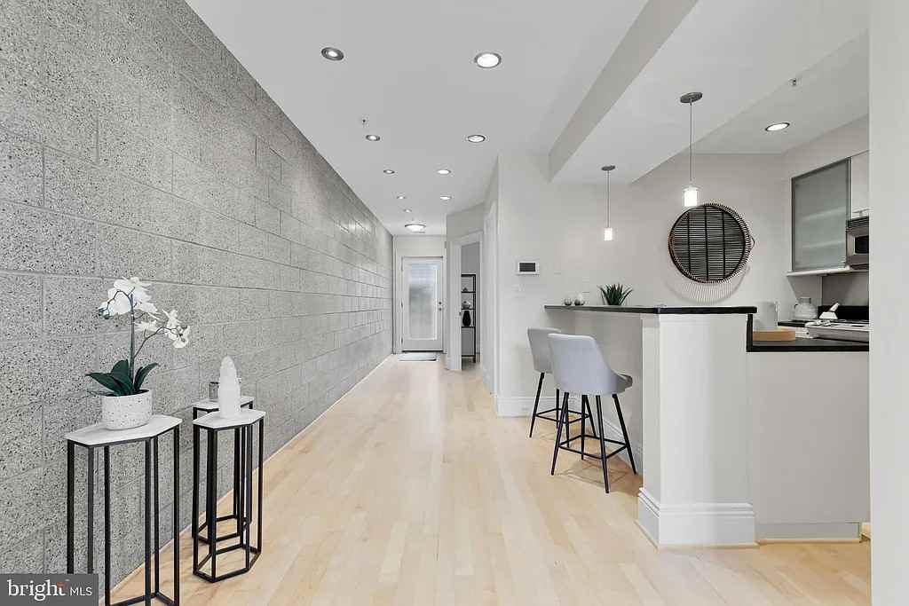 1918 12th St Nw #1 - Photo 5 of 35