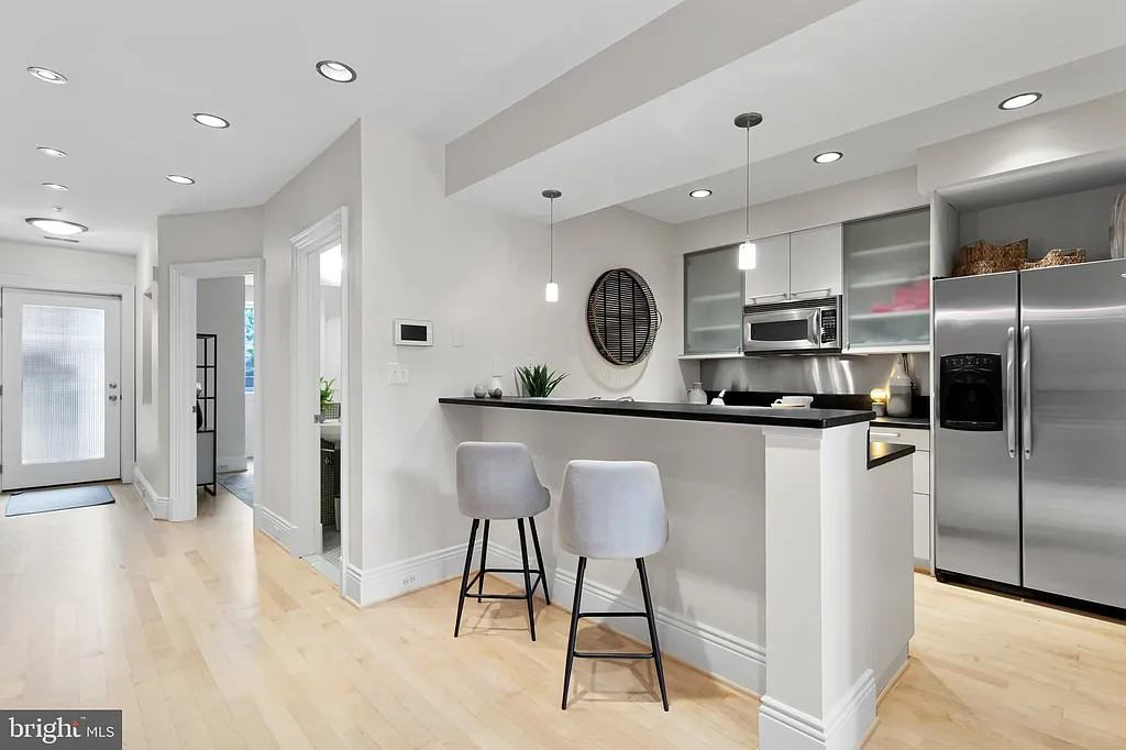 1918 12th St Nw #1 - Photo 6 of 35