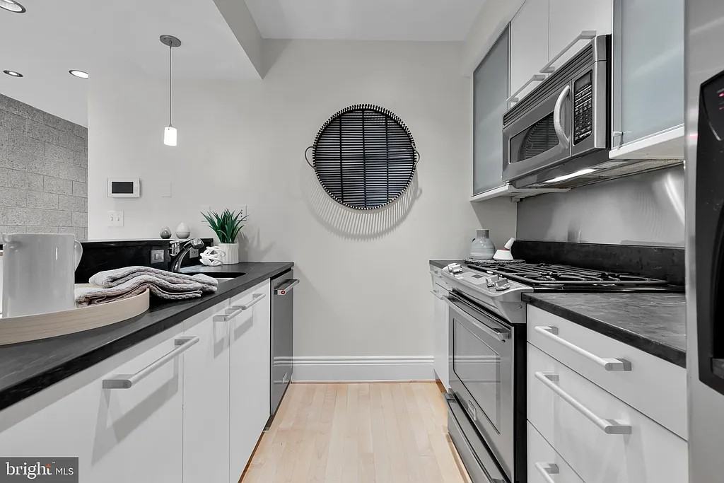 1918 12th St Nw #1 - Photo 7 of 35