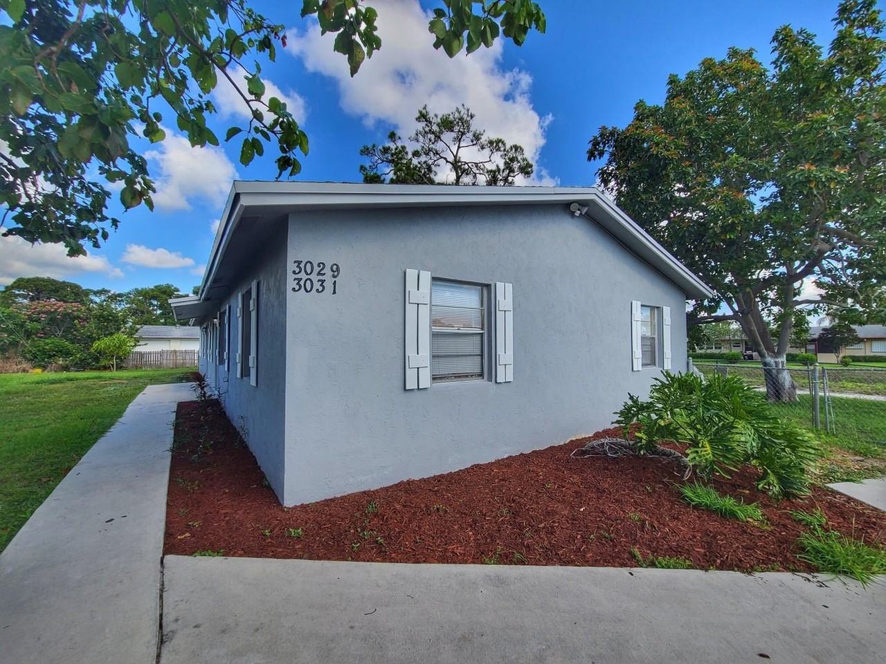 3029 Martin Ave - Photo 2 of 8