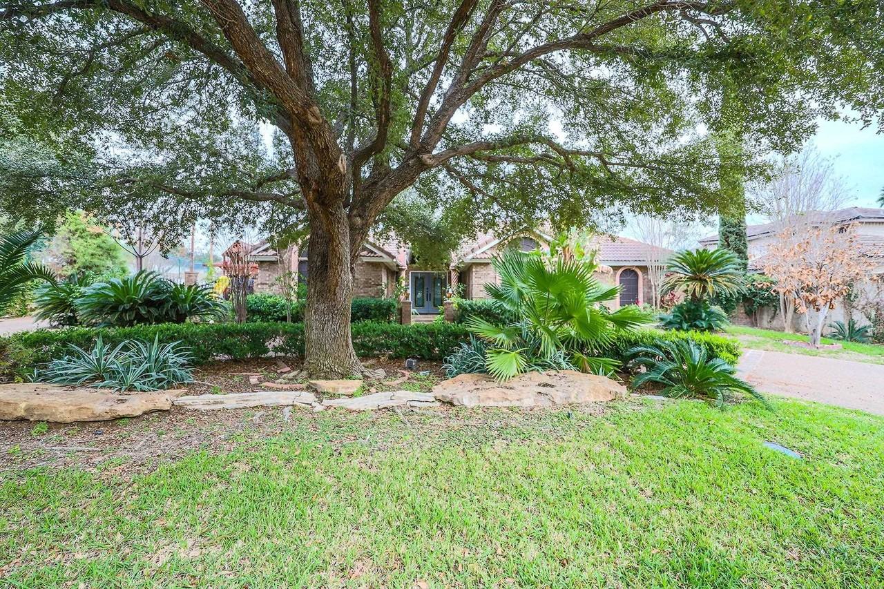 341 Regal Dr - Photo 2 of 20