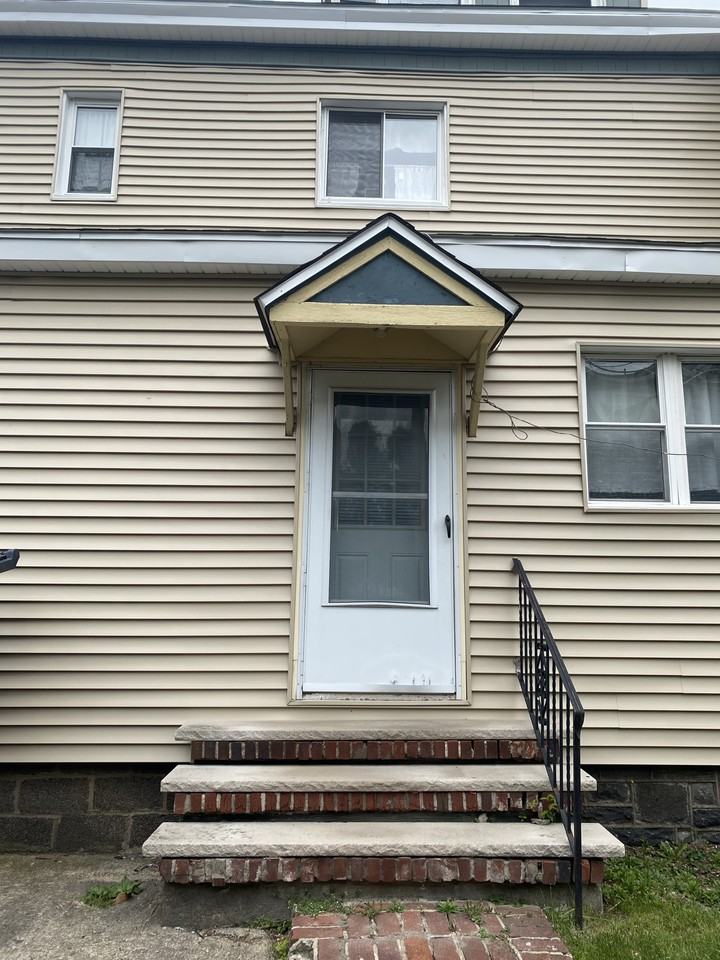 320 Warren St - Photo 2 of 26