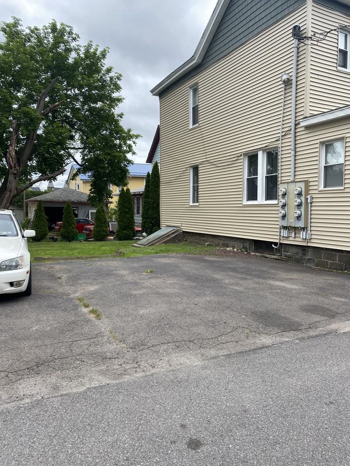 320 Warren St - Photo 3 of 26