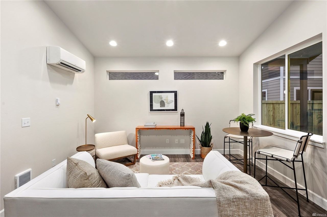 10982 Southeast 165th Street - Photo 3 of 5