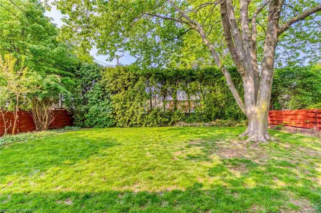 356 Dunlop Crescent - Photo 2 of 12