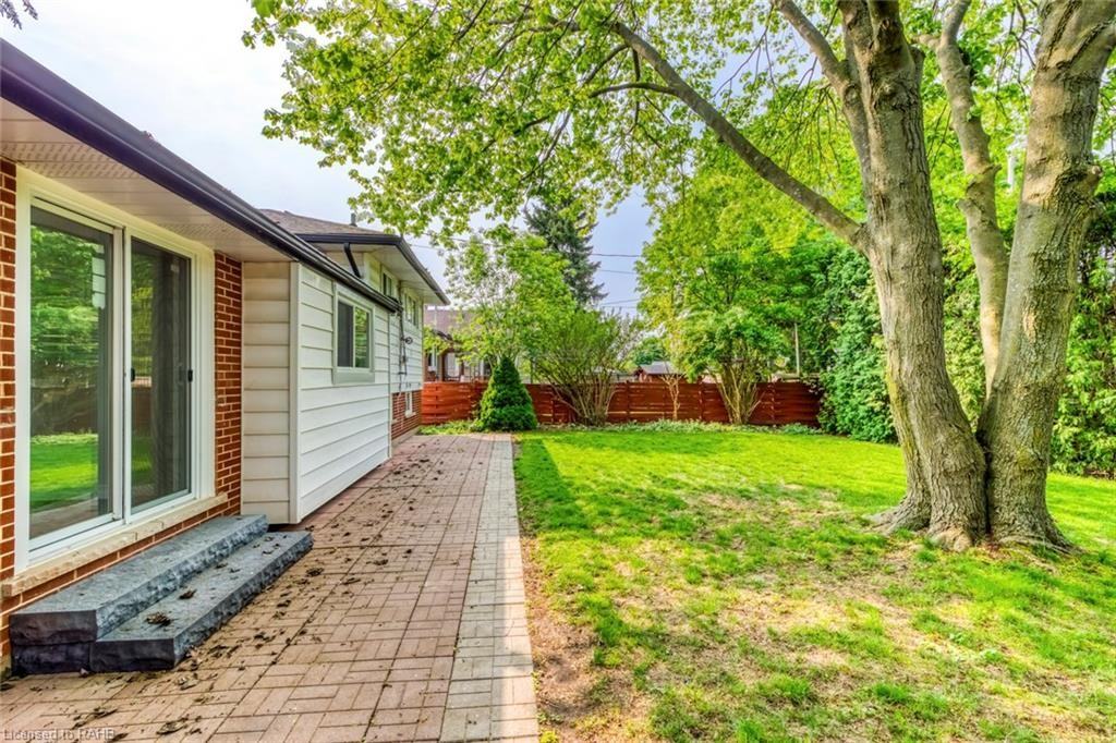 356 Dunlop Crescent - Photo 3 of 12