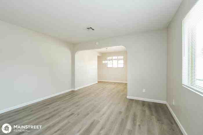 2963 W Townley Ave - Photo 3 of 16