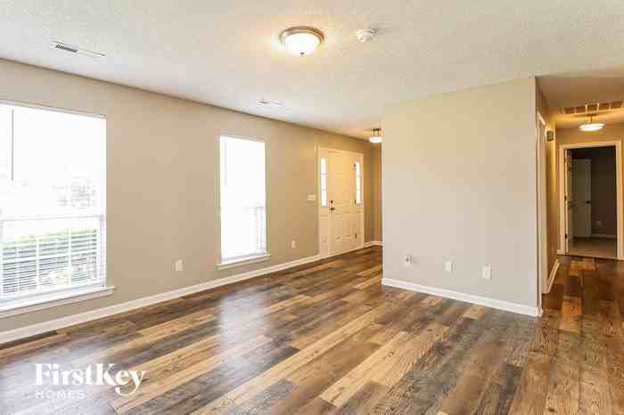 121 Gardenia Cir - Photo 3 of 15