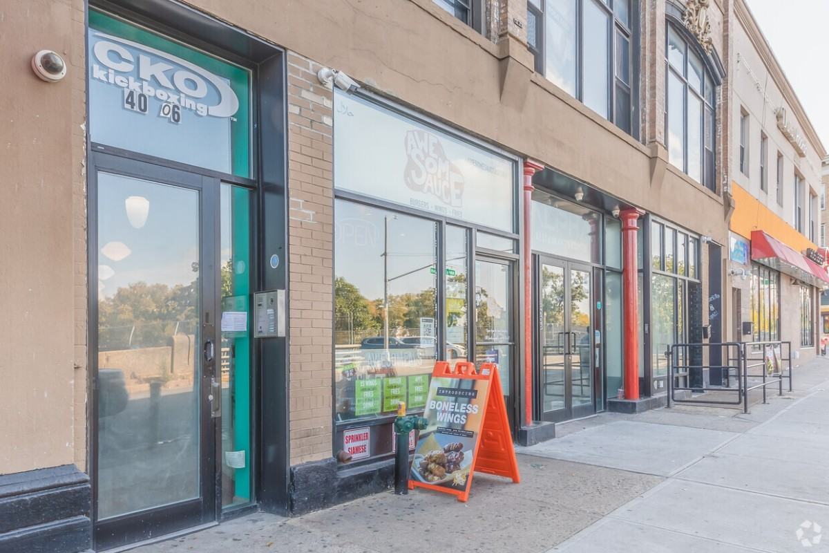 4006 Astoria Blvd - Photo 2 of 10