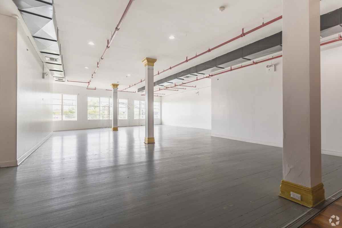 4006 Astoria Blvd - Photo 4 of 10