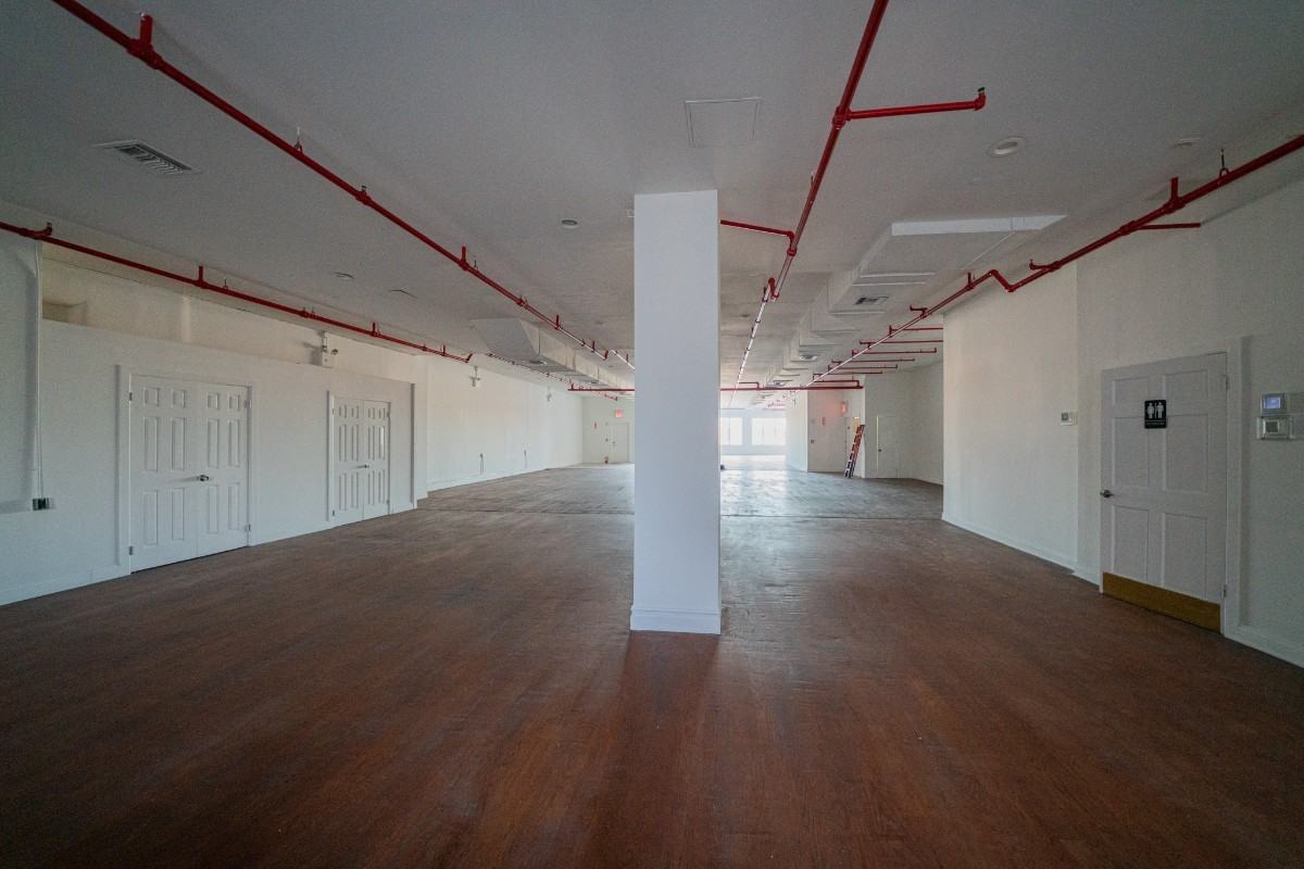 4006 Astoria Blvd - Photo 7 of 10