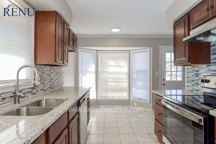 8309 E 104th Ter - Photo 2 of 17