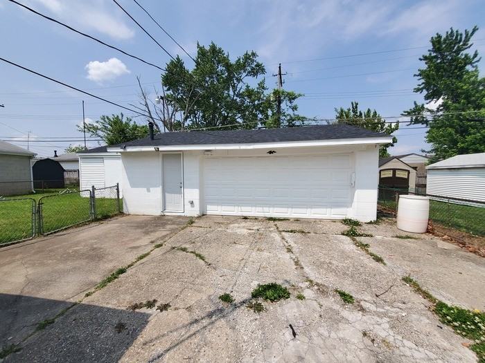 3760 Ardath Rd - Photo 3 of 26