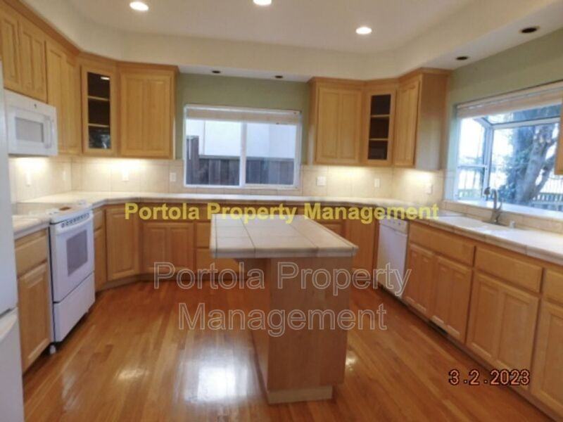 2541 Colonial Cir - Photo 3 of 11