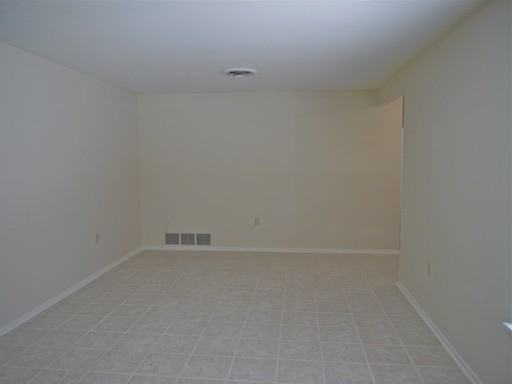 221 Windcrest Dr - Photo 3 of 17