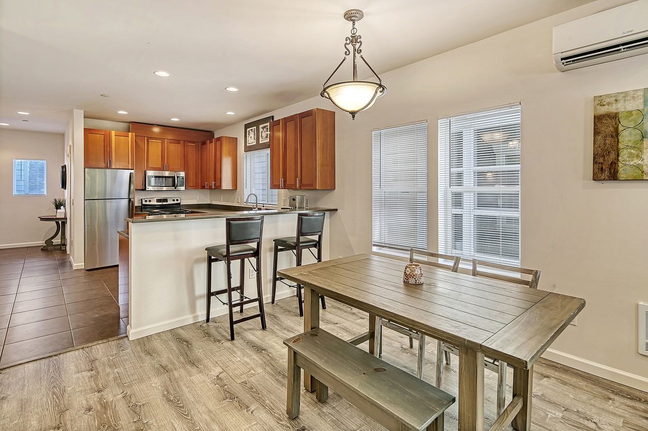 5428 Delridge Way SW, Unit F - Photo 4 of 22