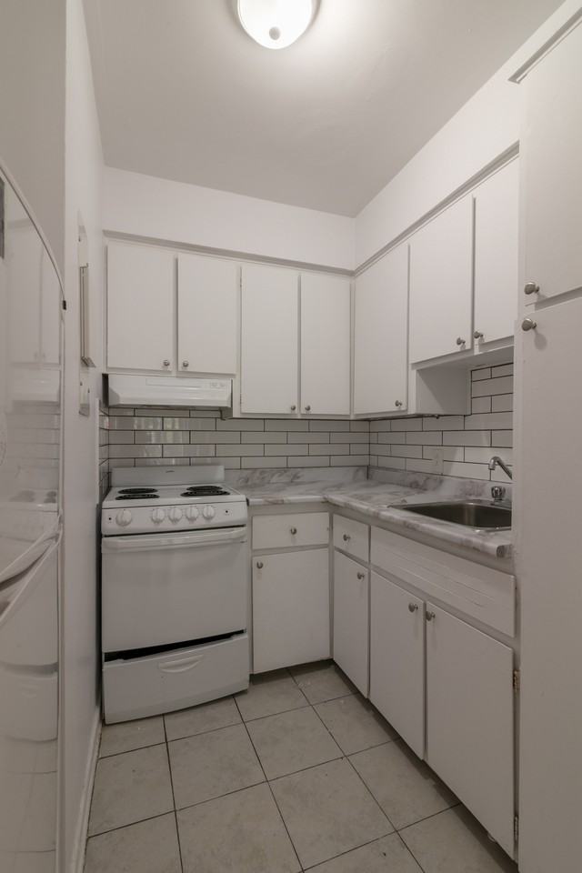 1 de la CoteSaintCatherine Apartments 1 Ch De La CôteSainteCatherine, Montréal, QC H2V 1Z8