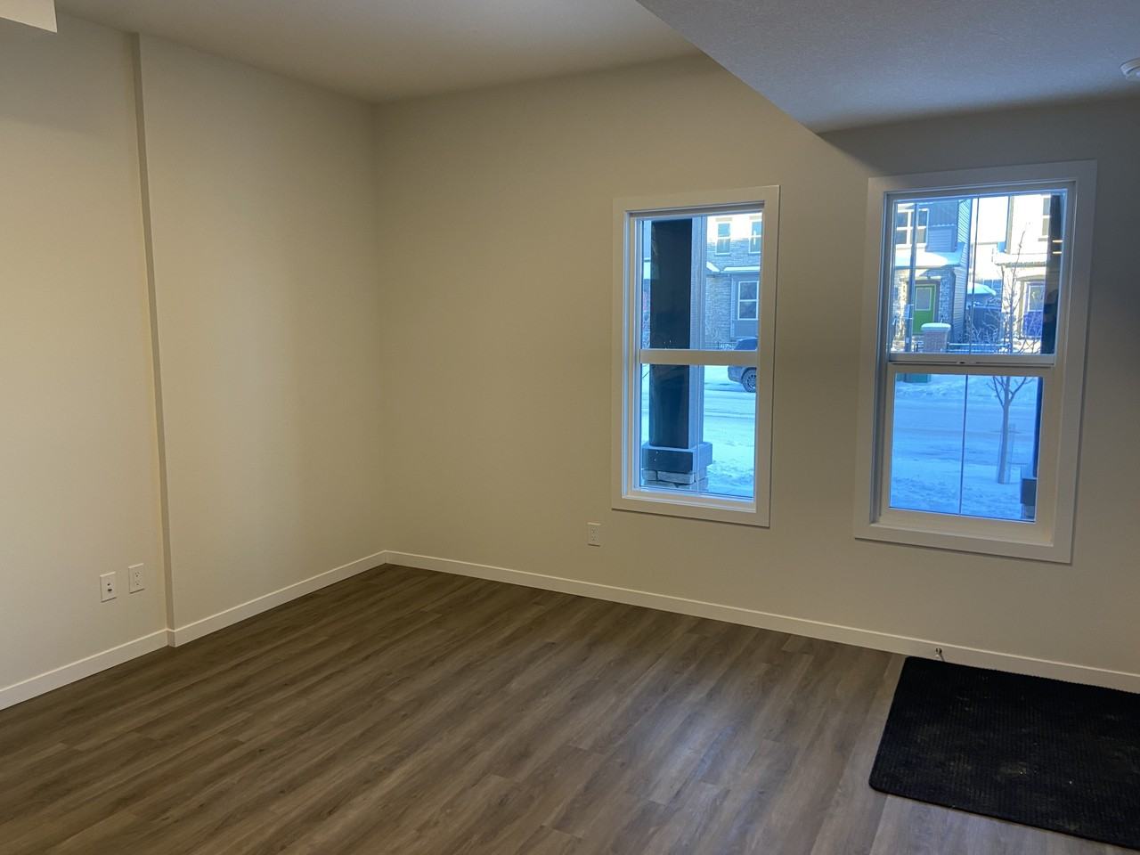 404 Pioneer Rd - Photo 2 of 12