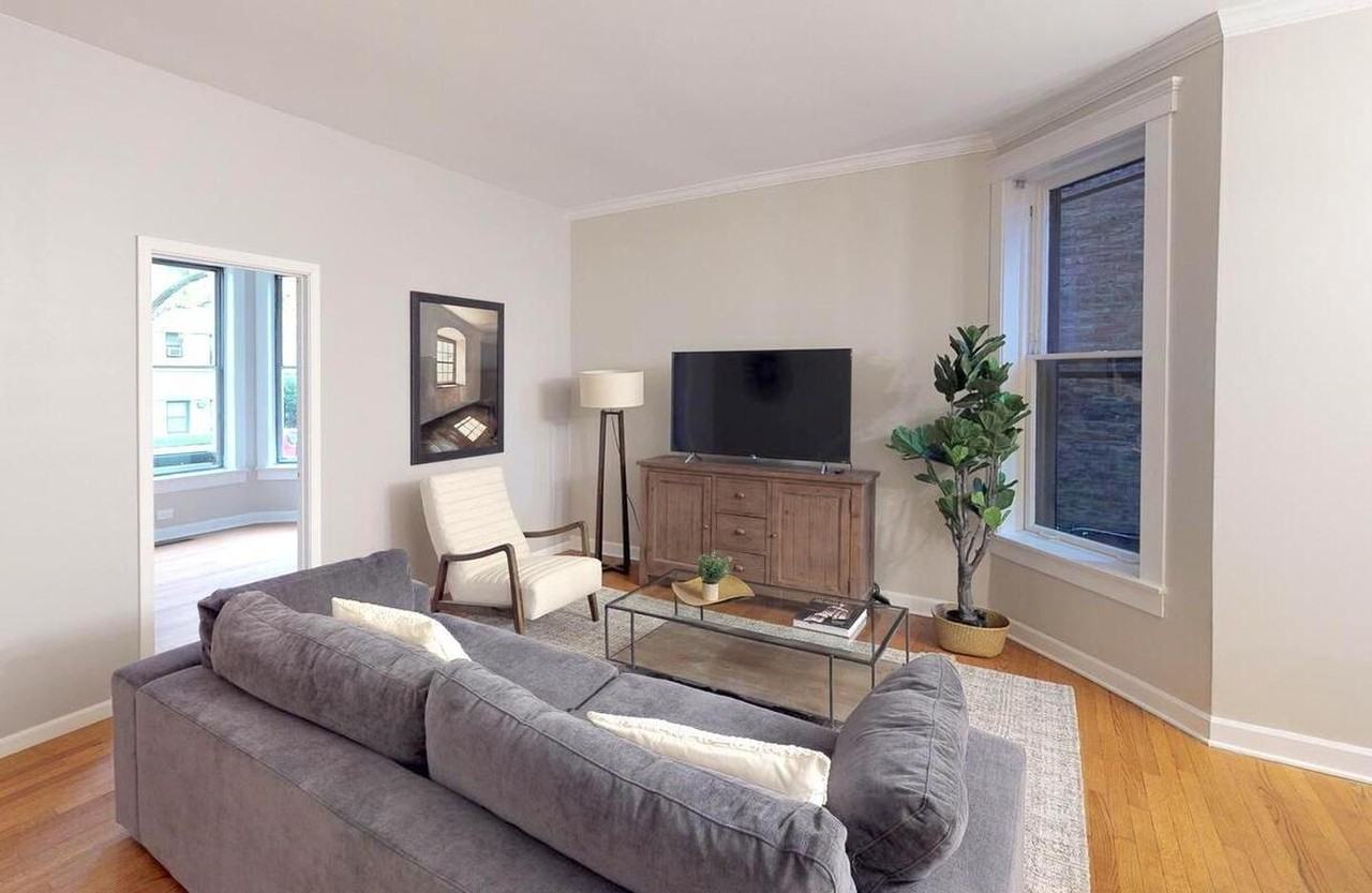 Beautiful Lincoln Park home with furnished deck Apartments in Chicago