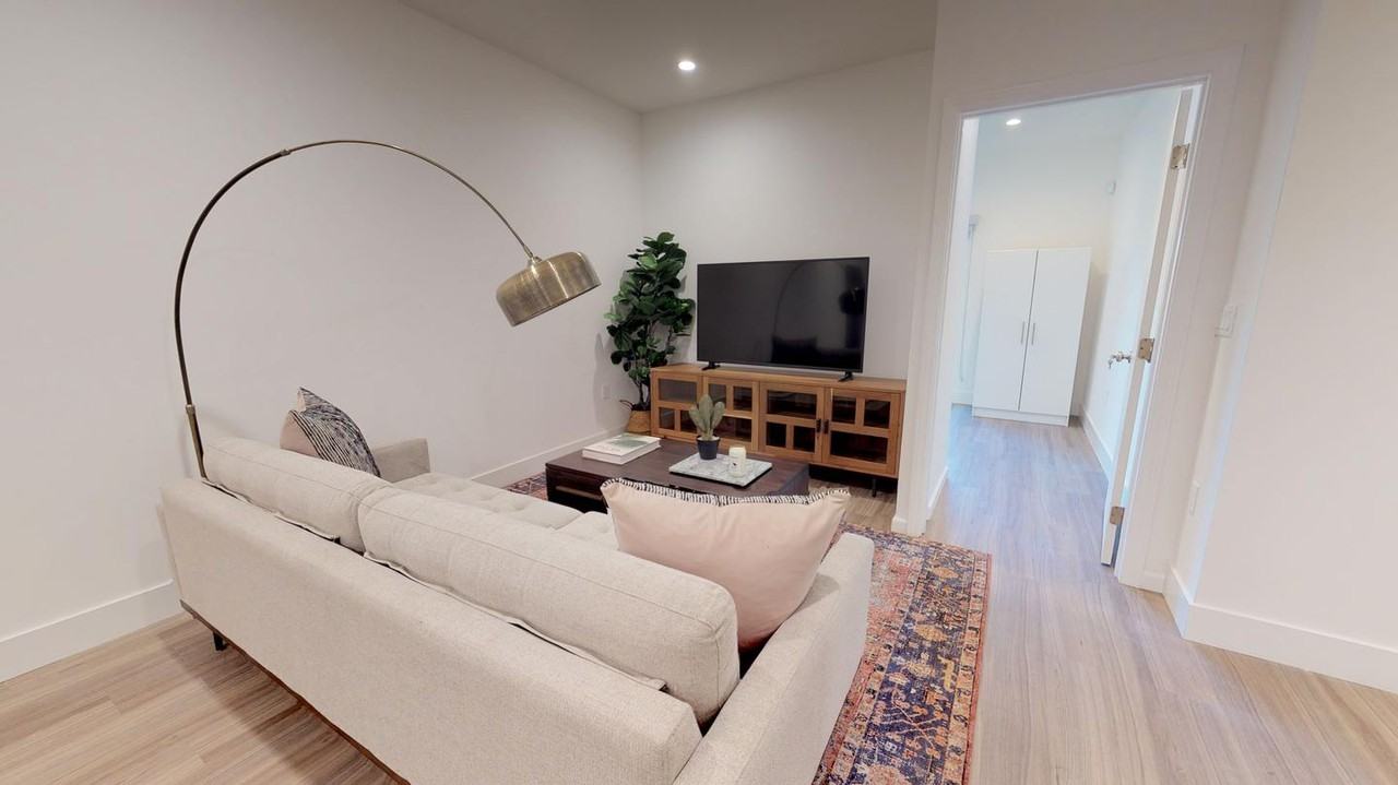 Modern Oakwood apartment with lovely balcony Apartments in Los Angeles