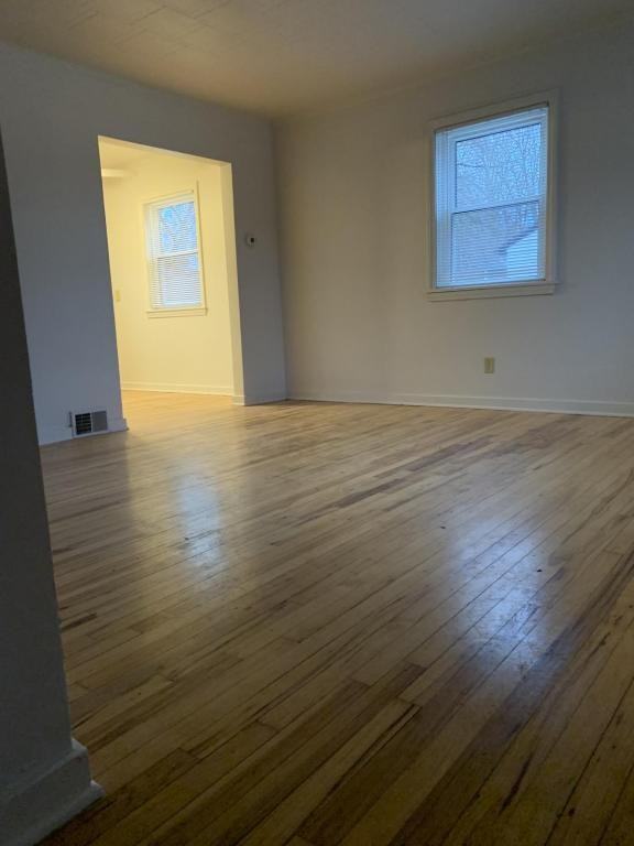 1003 Elizabeth St - Photo 2 of 19