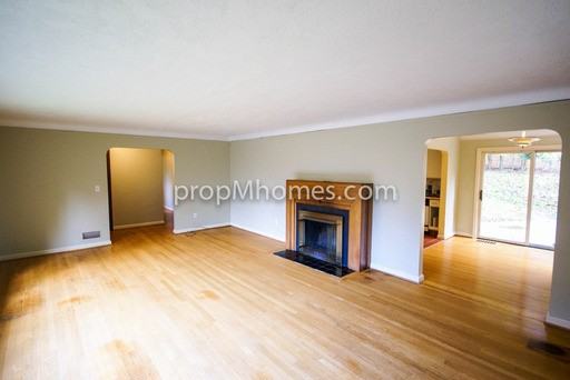 1630 SW Highland Pkwy - Photo 2 of 19