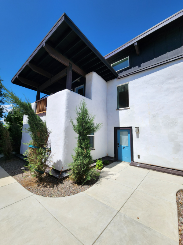 1106 Larch St #F - Photo 2 of 25