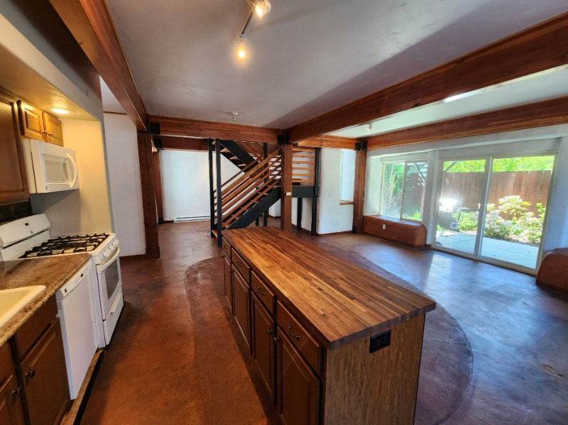 1106 Larch St #F - Photo 3 of 25