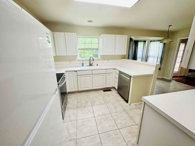 828 Aimes Ct - Photo 3 of 14