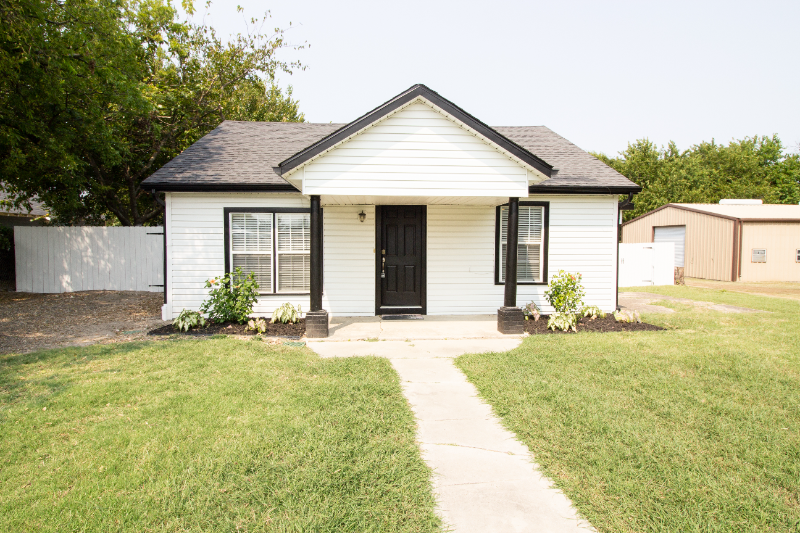 404 W Mill St - Photo 2 of 36