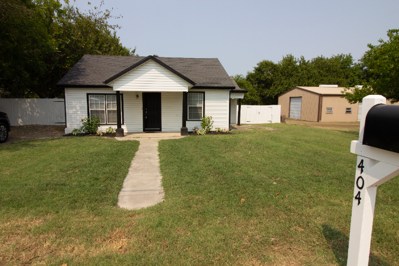 404 W Mill St - Photo 3 of 36