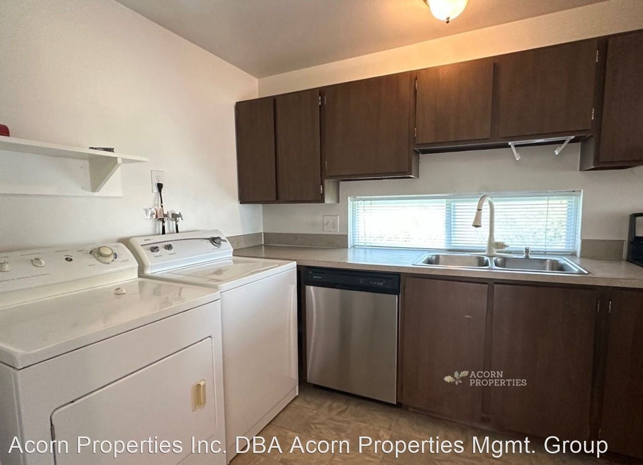 902 Ne Lindsay St - Photo 3 of 16