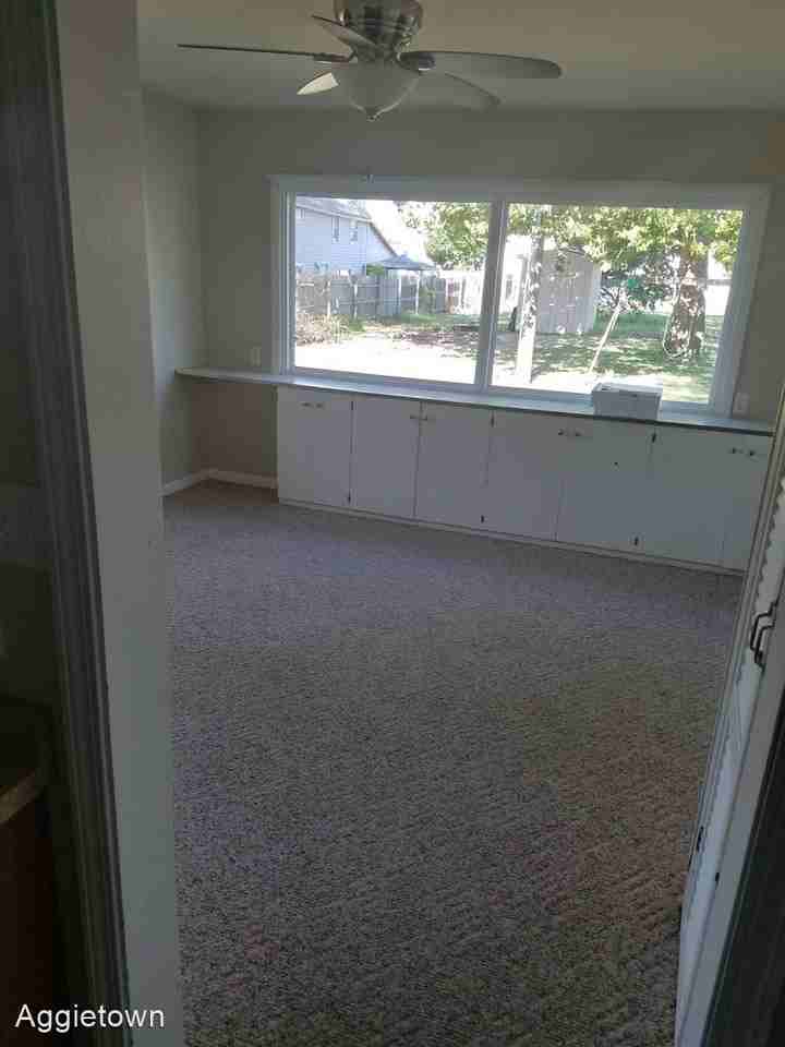 1002 Poplar St - Photo 2 of 12