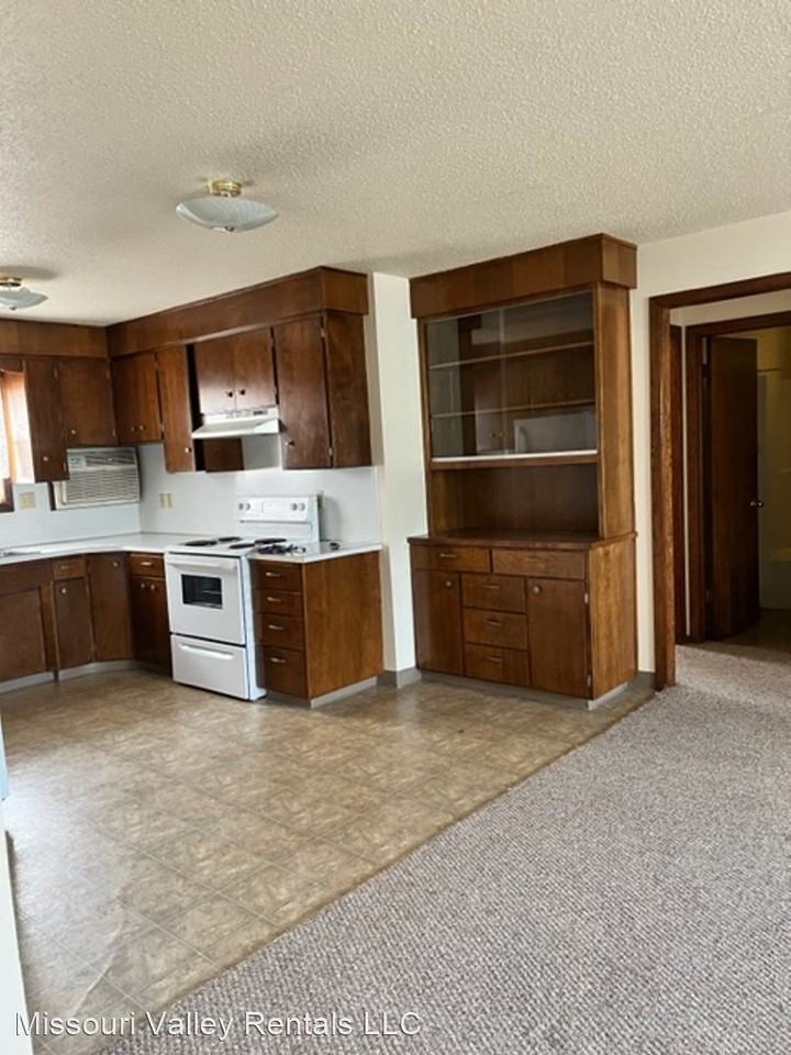 1205 3rd St NW - Photo 2 of 11