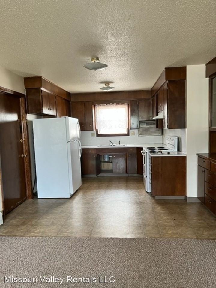 1205 3rd St NW - Photo 3 of 11