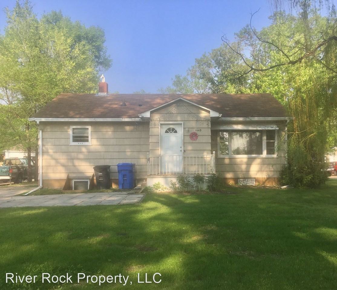 1449 University Dr N - Photo 2 of 35