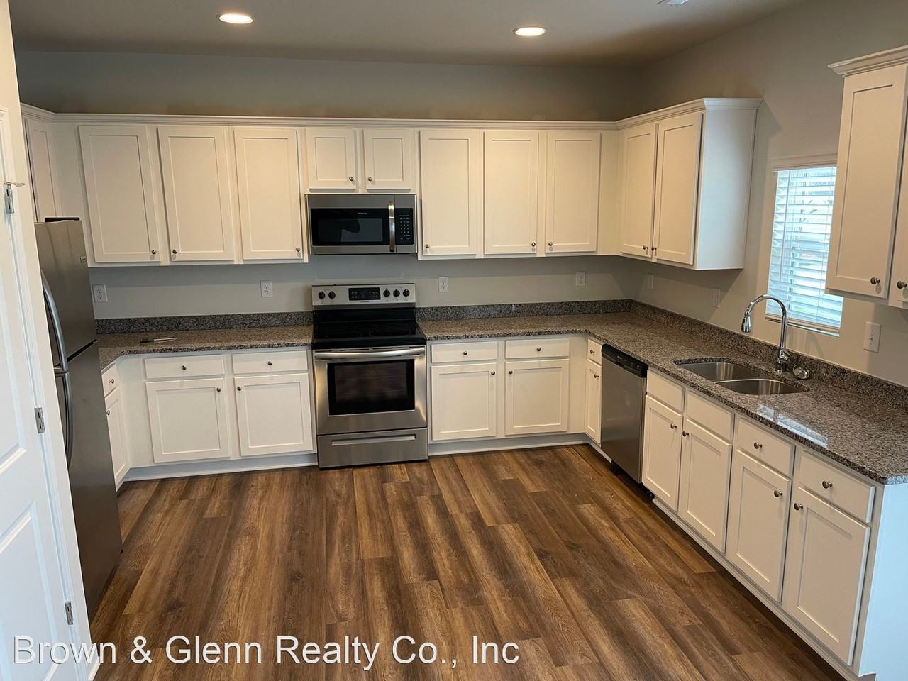 2804 Plantation Way - Photo 3 of 11