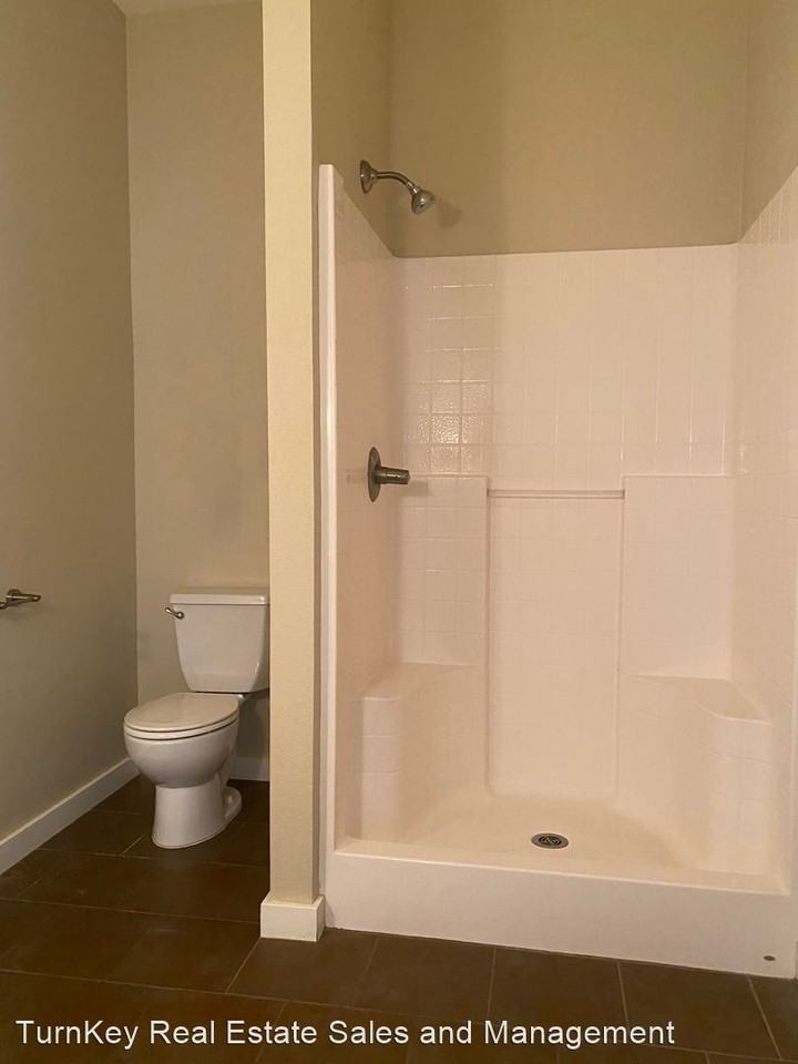 623 W Walnut - Photo 2 of 12