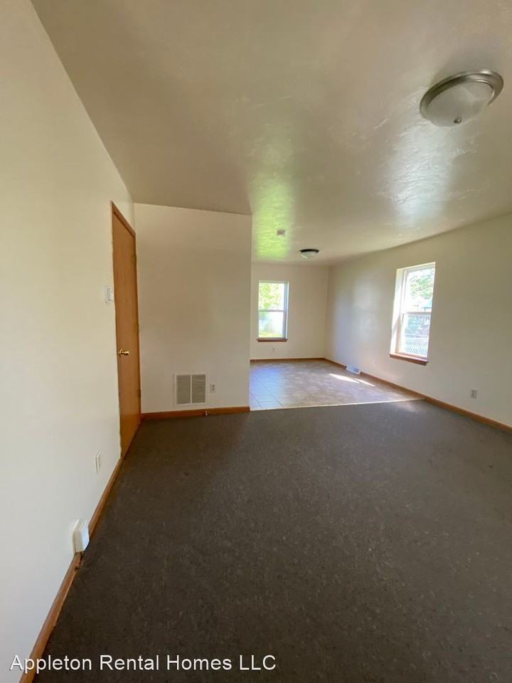 1806 N 24th St - Photo 3 of 19