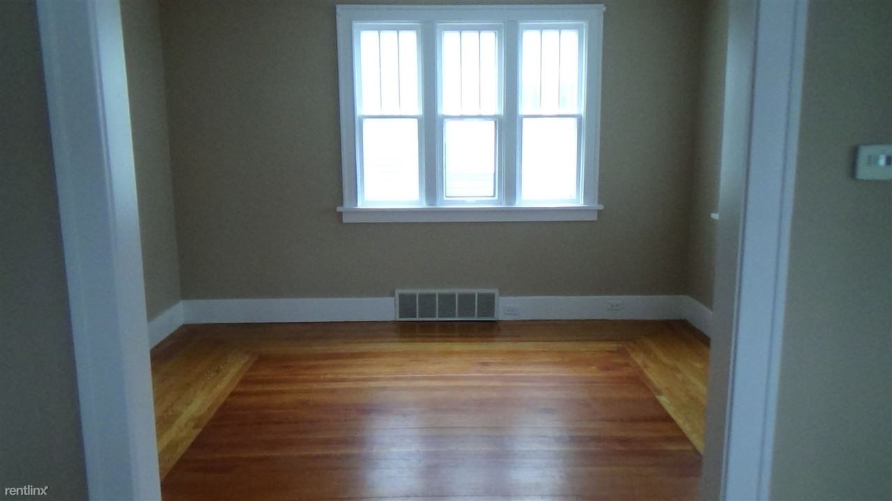 1129 Pennoyer Ave - Photo 3 of 9