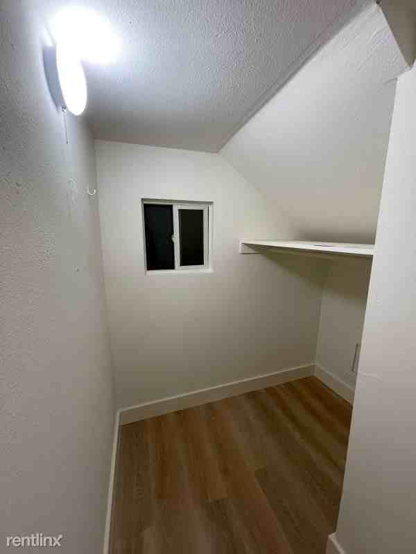 559 Sycamore St Rm B - Photo 3 of 5