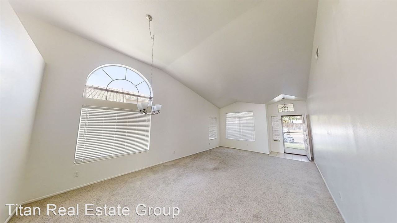 10980 Sunwood Pl - Photo 2 of 14